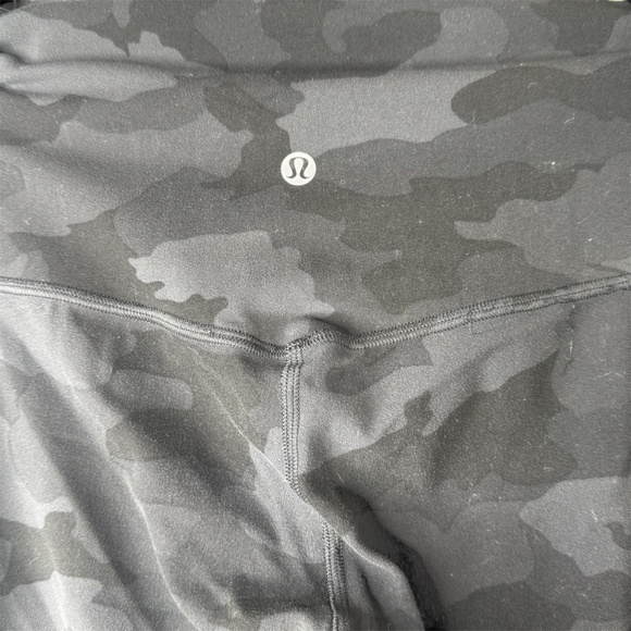 Lululemon Leggings Black Camo Pattern Size 6 28" Inseam BRAND NEW Womens Yoga Ac - Picture 4 of 4